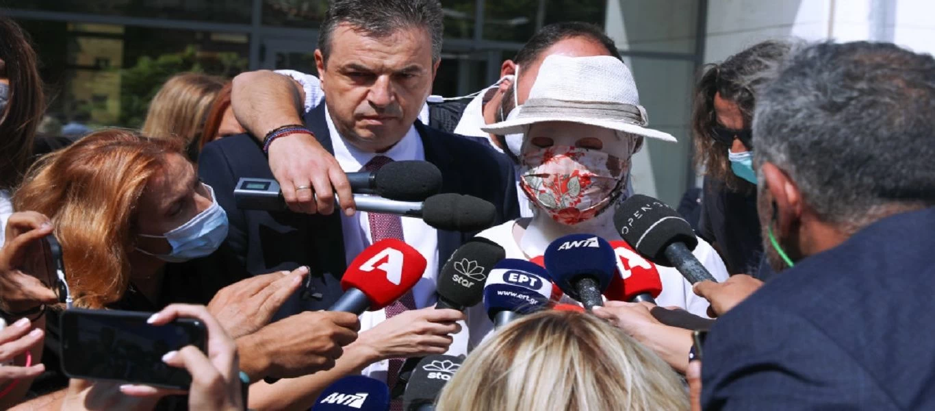 Επίθεση με βιτριόλι - Χειρουργός Ιωάννας: «Ανησυχώ μήπως το μεγάλο άγχος της για τη δίκη έχει επιπτώσεις για την υγεία»